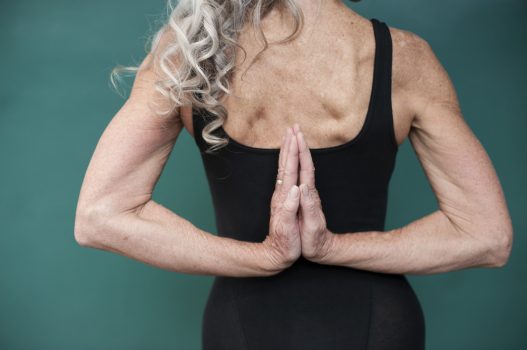 Frau mit Osteoporose